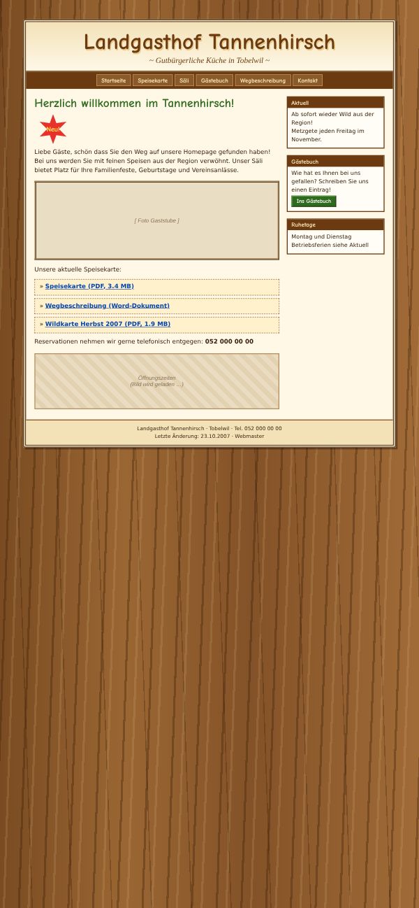 Erfundene alte Website von 2007: Holzhintergrund, die Speisekarte nur als PDF, am Handy winzig.